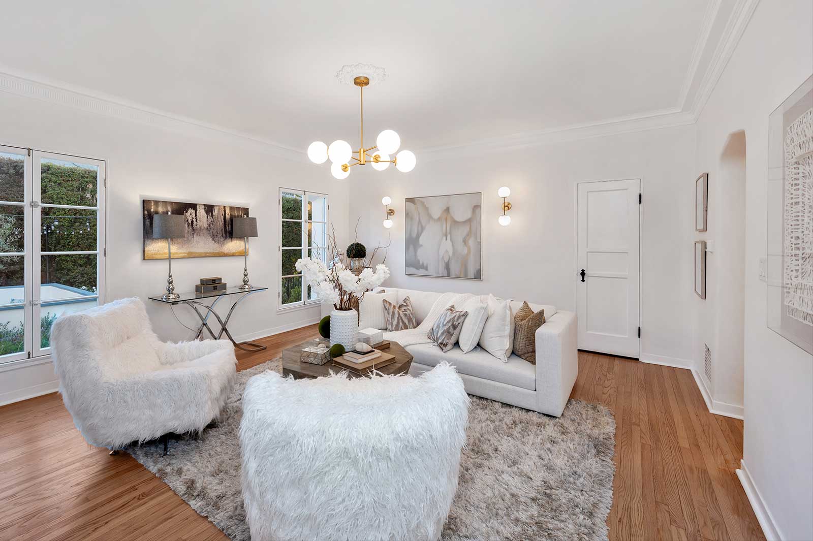 The Hayworth: Elizabeth Taylor Suite-Living Room