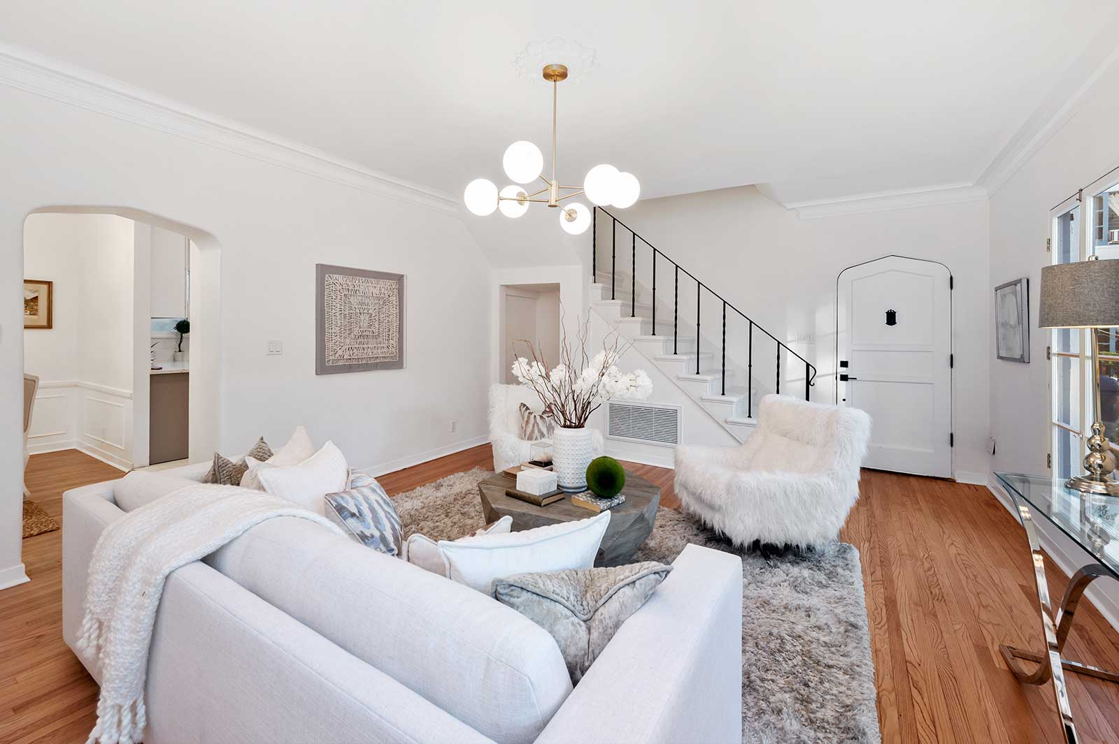 The Hayworth: Elizabeth Taylor Suite-Living Room
