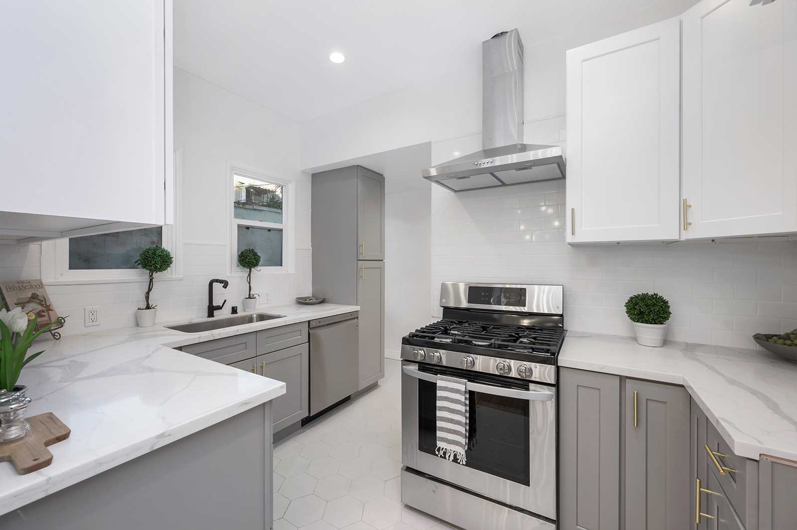 The Hayworth: Elizabeth Taylor Suite-Kitchen
