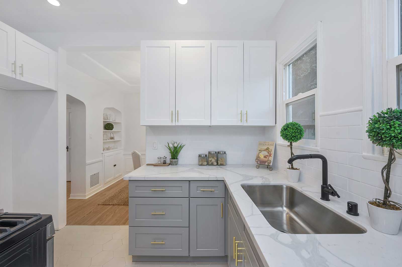 The Hayworth: Elizabeth Taylor Suite-Kitchen