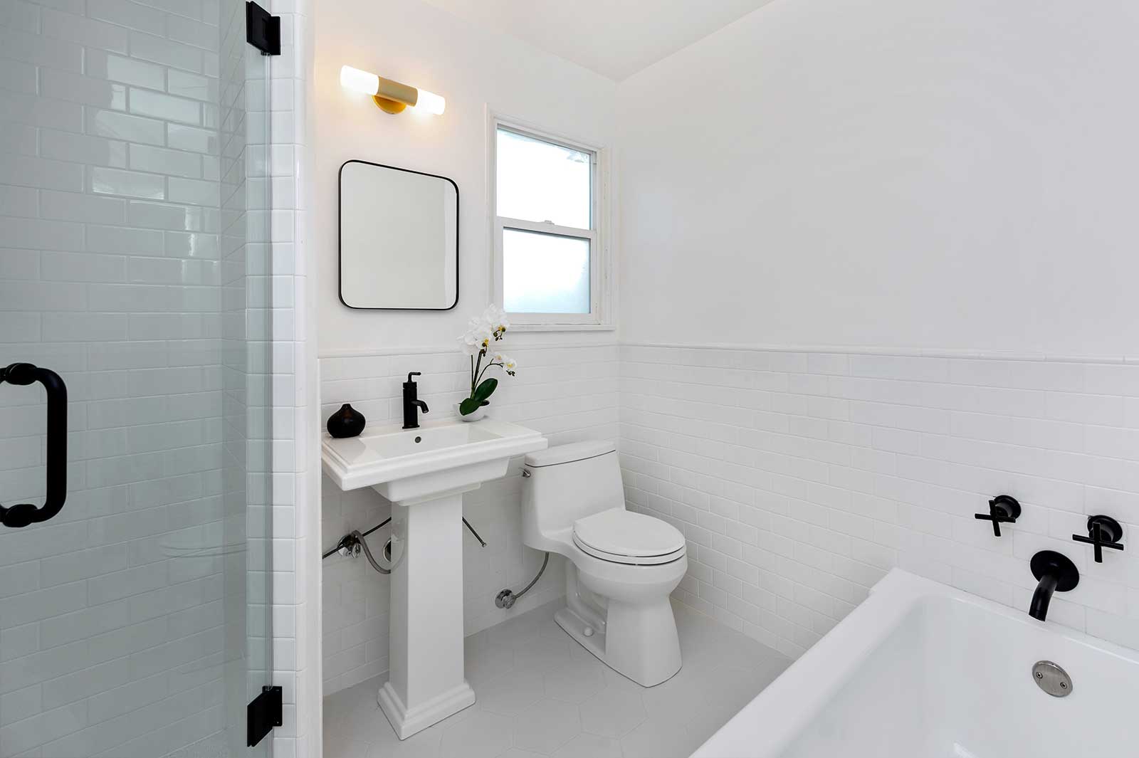 The Hayworth: Elizabeth Taylor Suite-Bathroom
