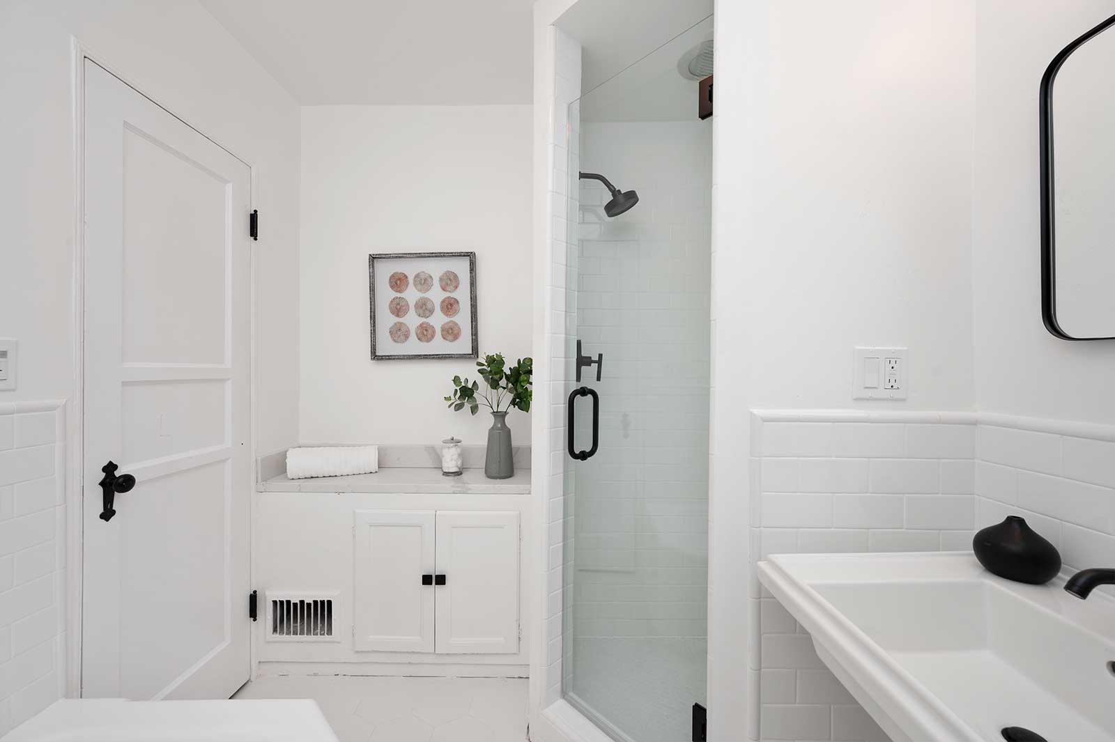 The Hayworth: Elizabeth Taylor Suite-Bathroom